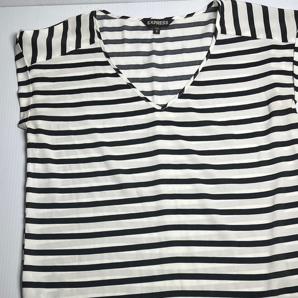 Express Striped Black and White Short Sleeve Top - Picture 5 of 6